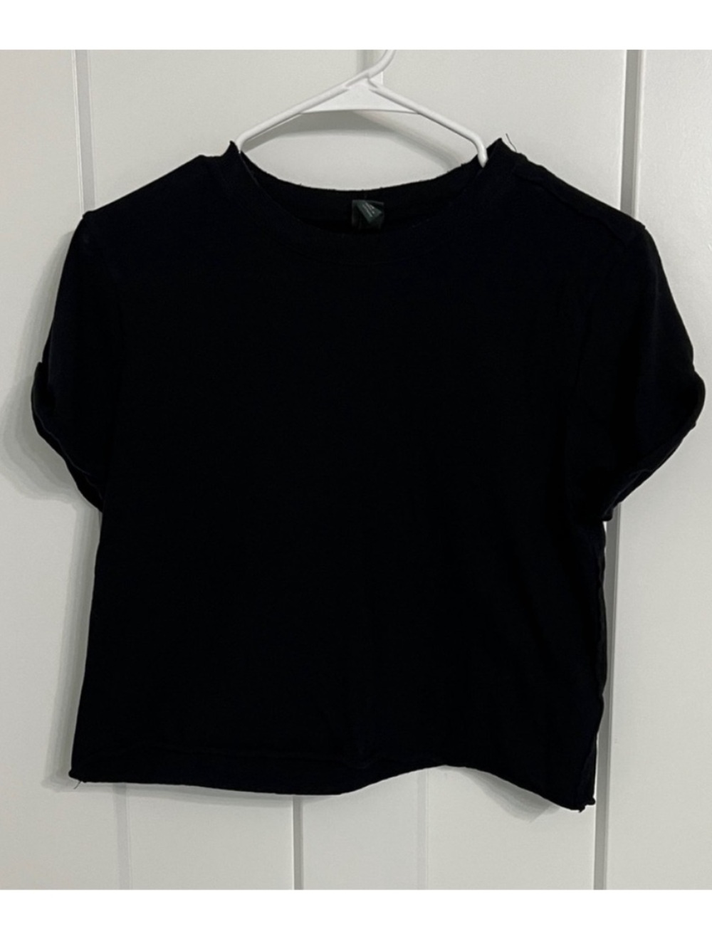 Black crop tee